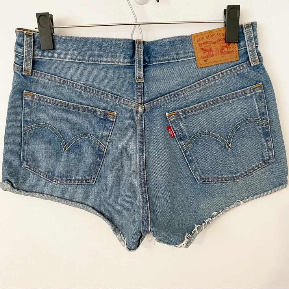 Levi’s 501 jean shorts 27 - Picture 2 of 6